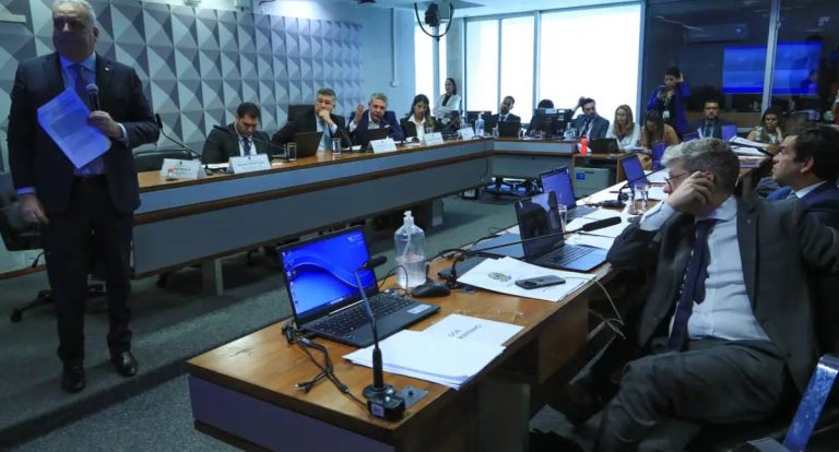 CPMI do INSS adia votação para convocar Jorge Messias por falta de consenso