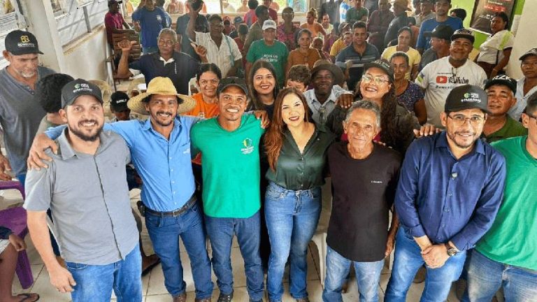 Cristiane Lopes acompanha uso de maquinários que ampliam produção no Joana D’Arc