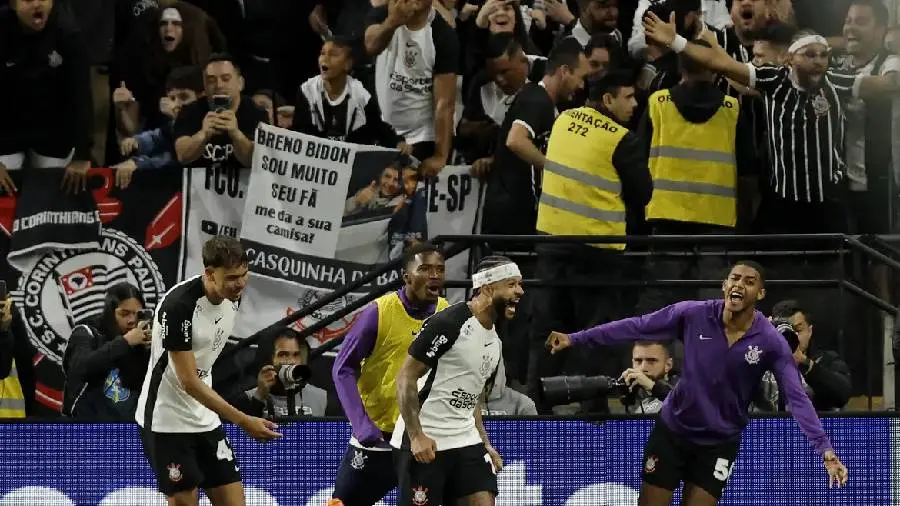 Depay e Yuri Alberto brilham em vitória do Corinthians