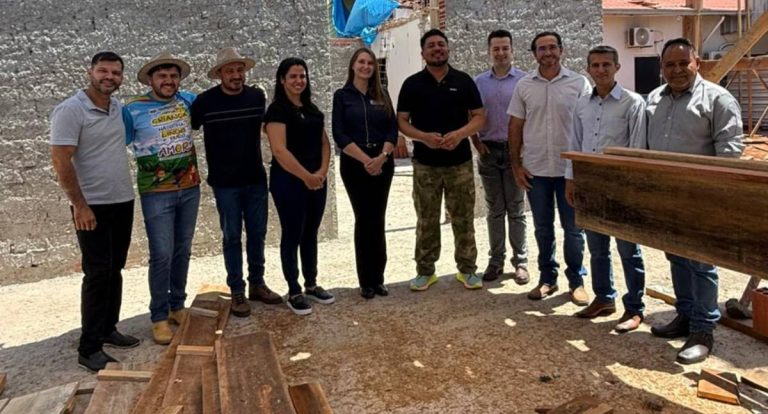 Deputada Gislaine Lebrinha acompanha ampliação do Hospital Regional de São Francisco do Guaporé