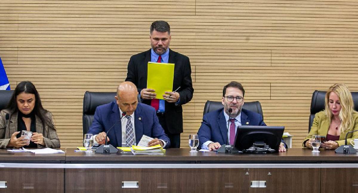 Deputados aprovam abono natalino para servidores da Defensoria Pública de Rondônia