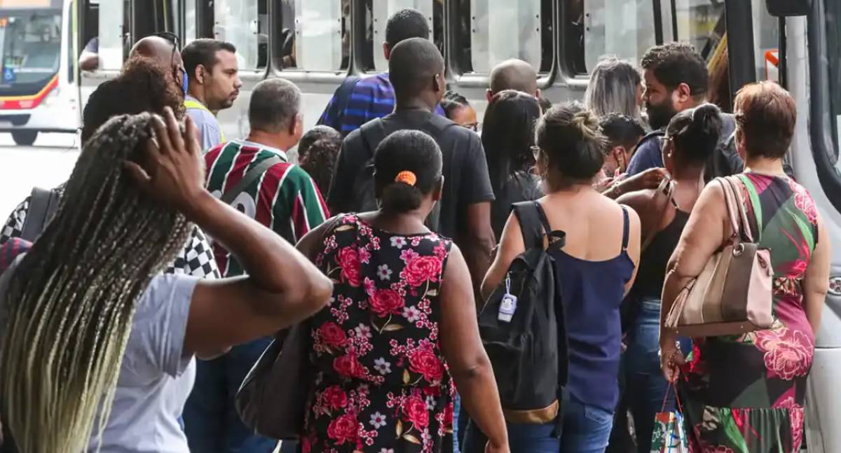 Desocupação de longa duração cai 17,8% no terceiro trimestre, aponta IBGE