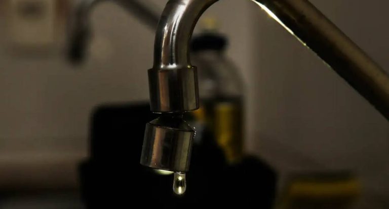 Desperdício de água tratada no Brasil supera 40% da produção