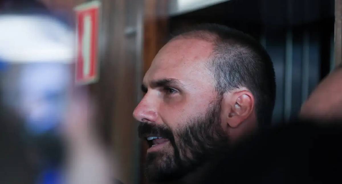 DPU defende rejeição de denúncia da PGR contra Eduardo Bolsonaro