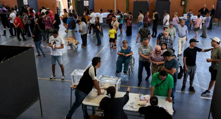 Eleições presidenciais no Chile terão segundo turno entre Jeannette Jara e Kast