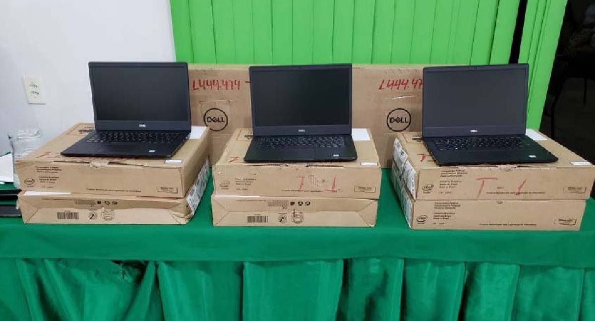 Emenda de Cláudia de Jesus garante R$ 100 mil para notebooks em Vale do Paraíso