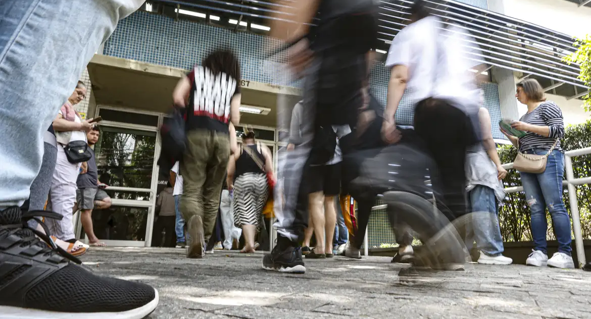 Enem 2025 reúne 4,8 milhões de candidatos no primeiro dia de provas
