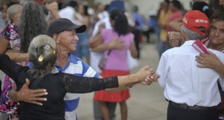 Expectativa de vida no Brasil alcança recorde de 76,6 anos