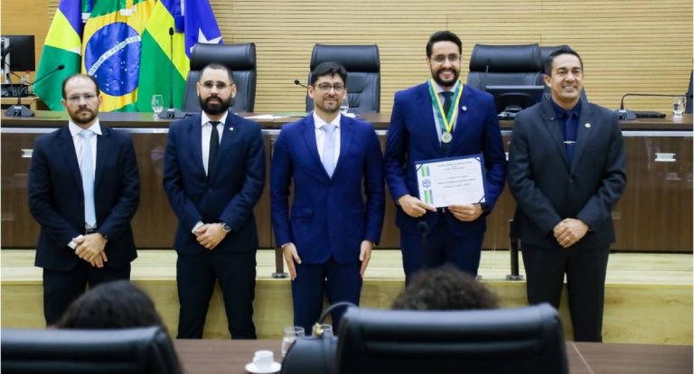 Eyder Brasil concede Medalha do Mérito Legislativo ao Iperon por avanços na previdência estadual