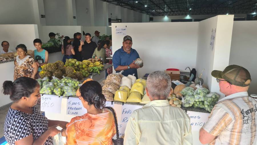 Feirão do Produtor movimenta agricultura familiar em Jaru
