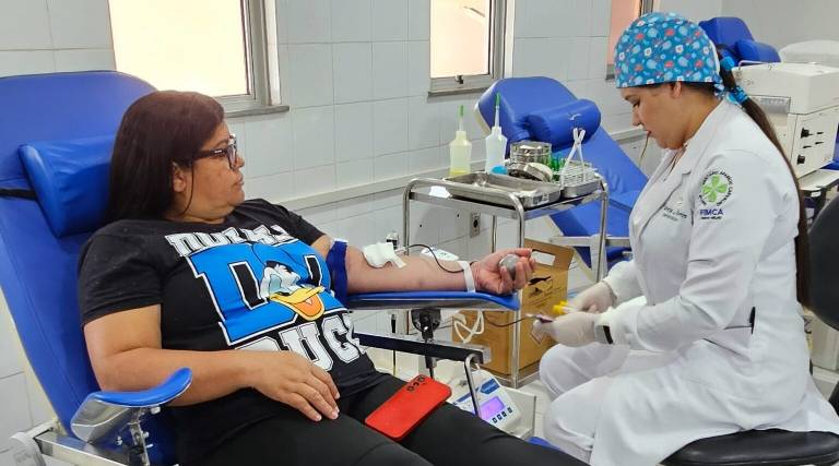 Fhemeron promove doação de sangue especial com artistas circenses