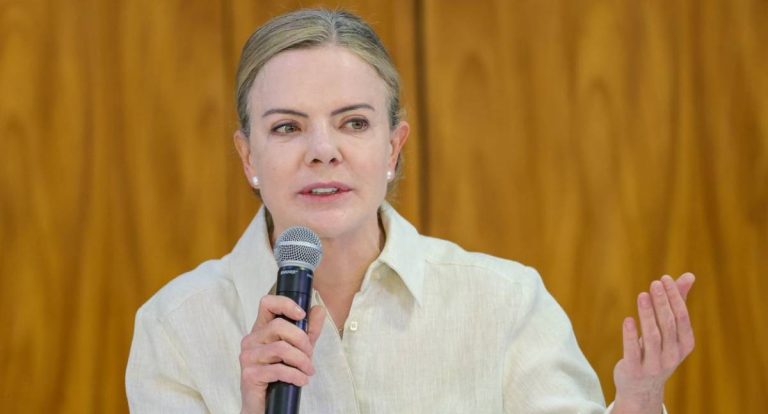 Gleisi Hoffmann critica derrubada de vetos do Licenciamento Ambiental: "Perde o Brasil"