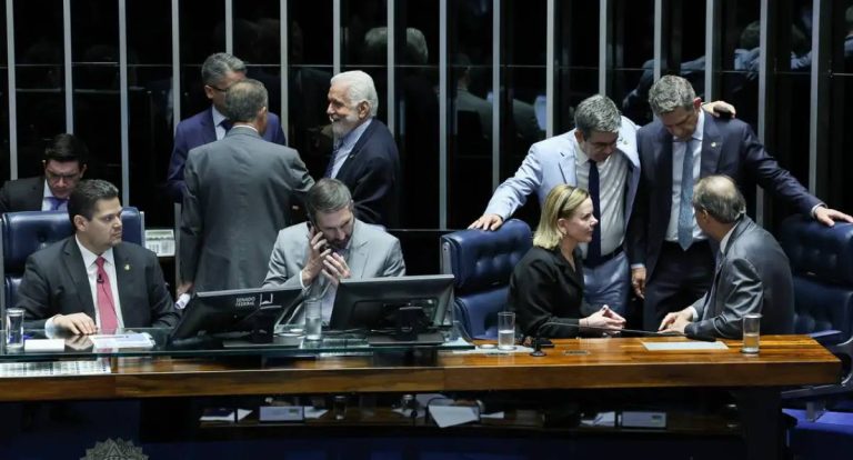 Gleisi Hoffmann prevê sanção da isenção do IR por Lula até dia 11