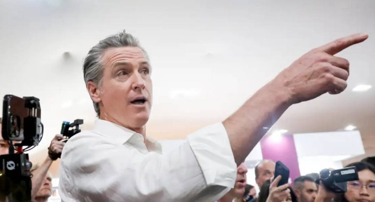 Governador da Califórnia critica ausência de Trump na COP30 e firma parcerias com o Pará