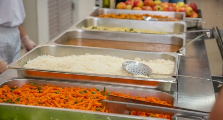 Governo de Rondônia bate recorde com 5 milhões de refeições servidas pelo programa Prato Fácil