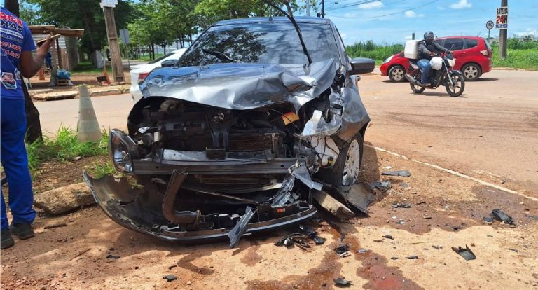 Grave acidente entre carros deixa quatro feridos, incluindo criança, em Porto Velho