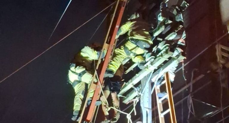 Homem é eletrocutado em poste ao tentar furto de fiação no centro