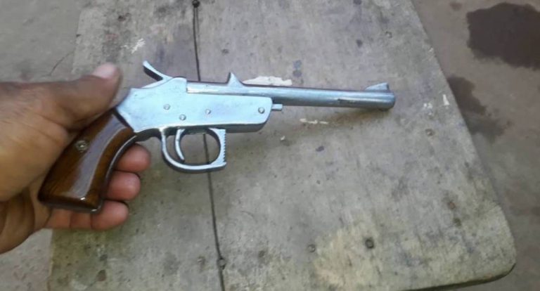 Homem é preso por ameaçar mulher com garrucha em bar de RO