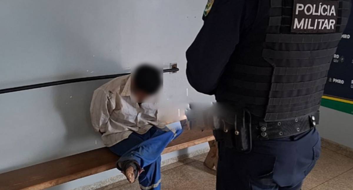 Homem é preso por furtar chocolate e shampoo em supermercado