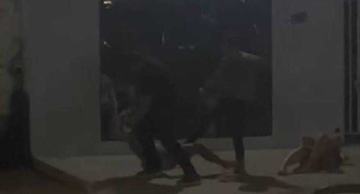 Homem que apanhou em praça revela que agressora é a própria esposa