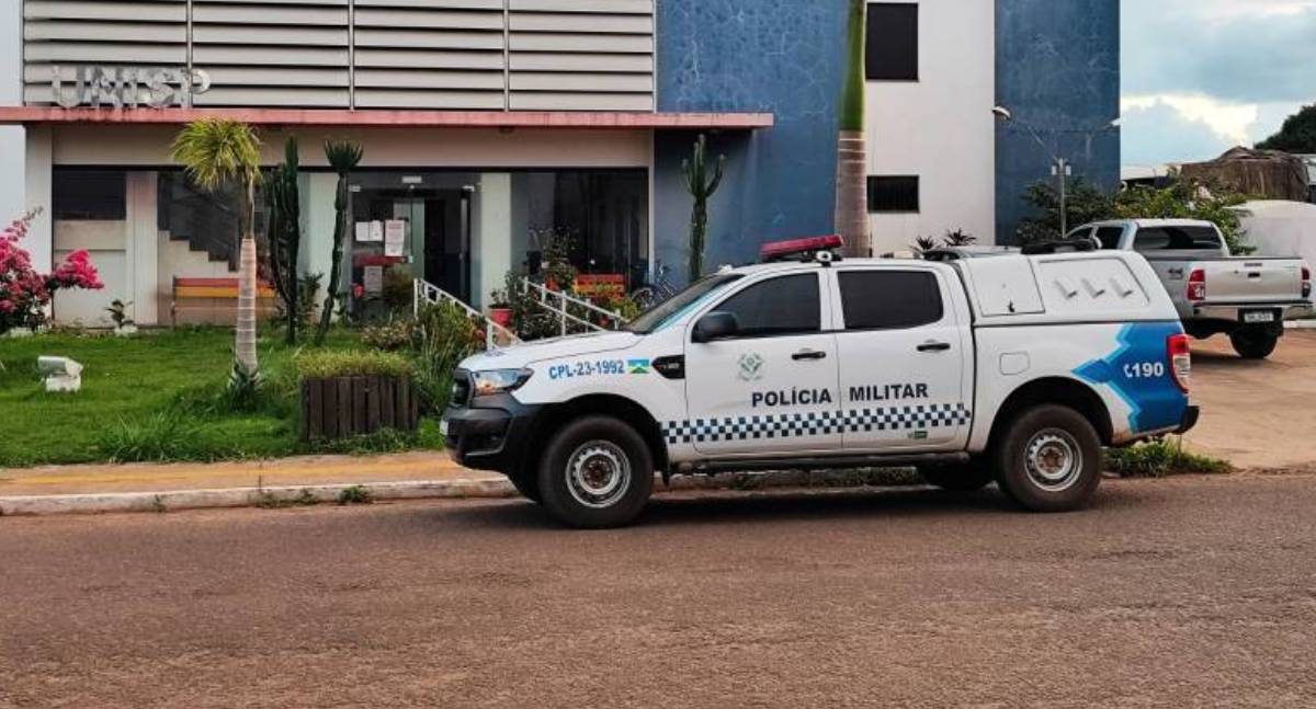 Homem usa banheiro feminino duas vezes e questiona PM: “Sabe com quem está falando?”