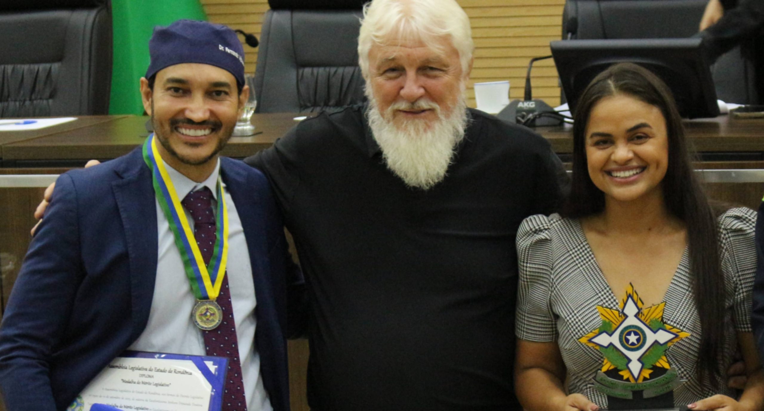 Homenagem ao deputado Dr. Fernando Máximo é realizada por Dra. Taíssa na Assembleia