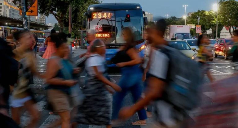 Homens ganhavam 15,8% a mais que mulheres no Brasil em 2023