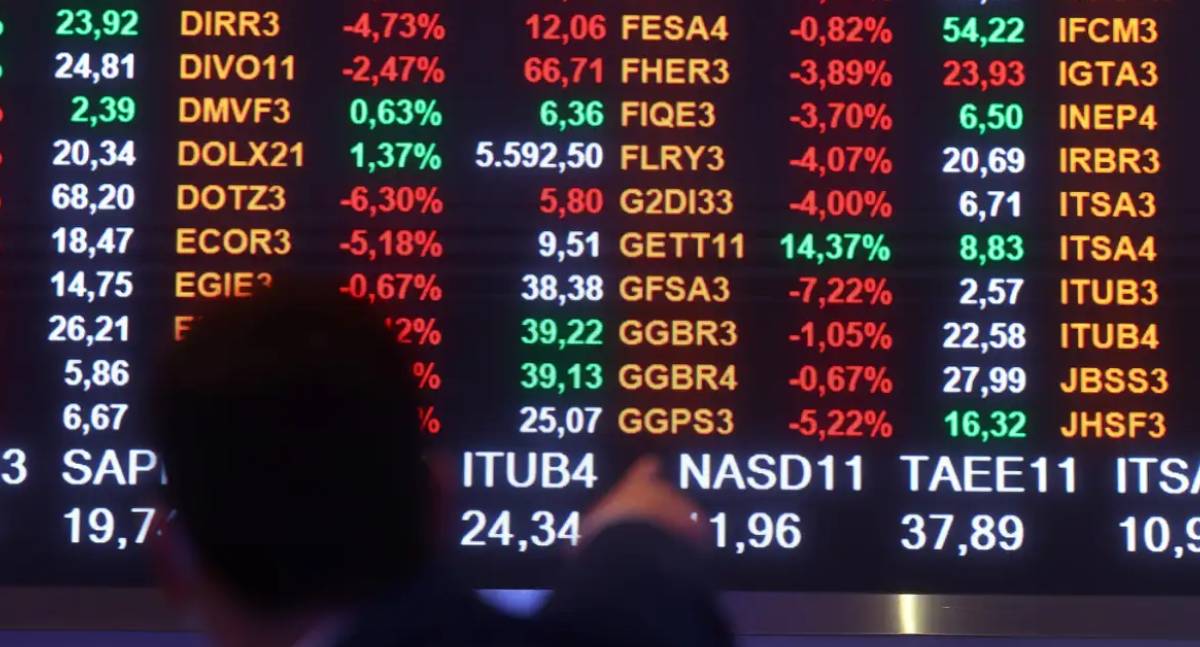 Ibovespa supera 155 mil pontos com 14ª alta consecutiva