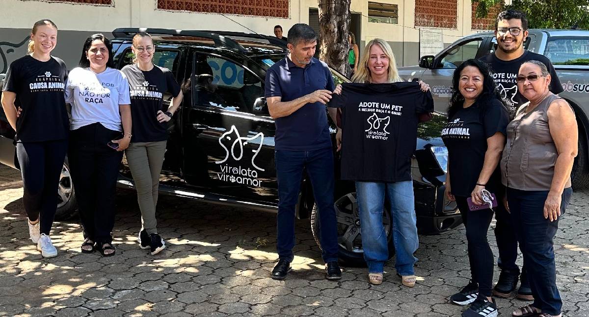 Ieda Chaves entrega veículo a associação de proteção animal em Cacoal