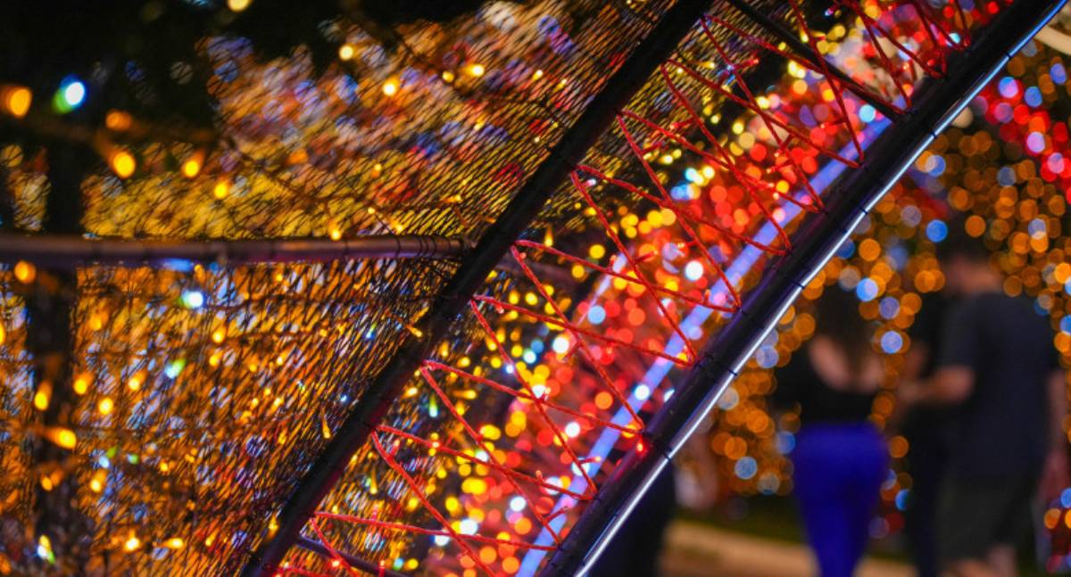 Iluminação natalina é retomada e transforma avenidas de Porto Velho em cenário festivo