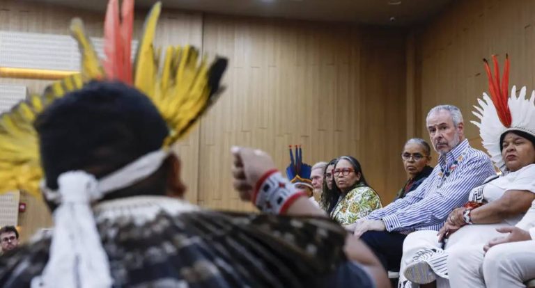 Indígenas Munduruku são recebidos na COP30 e criticam pauta ambiental