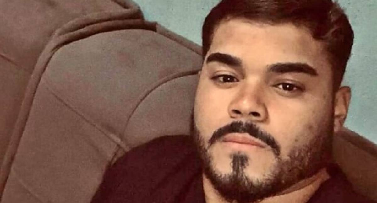 Jovem é assassinado em sorveteria e suspeito morre em confronto com a PM