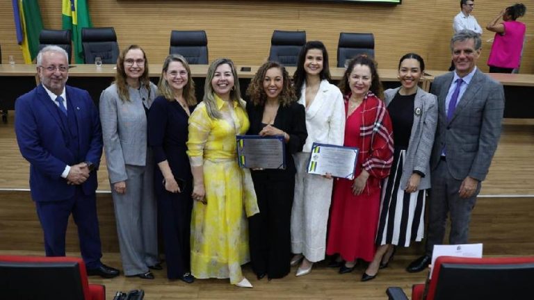 Juíza Tânia Mara Guirro recebe homenagem na Alero