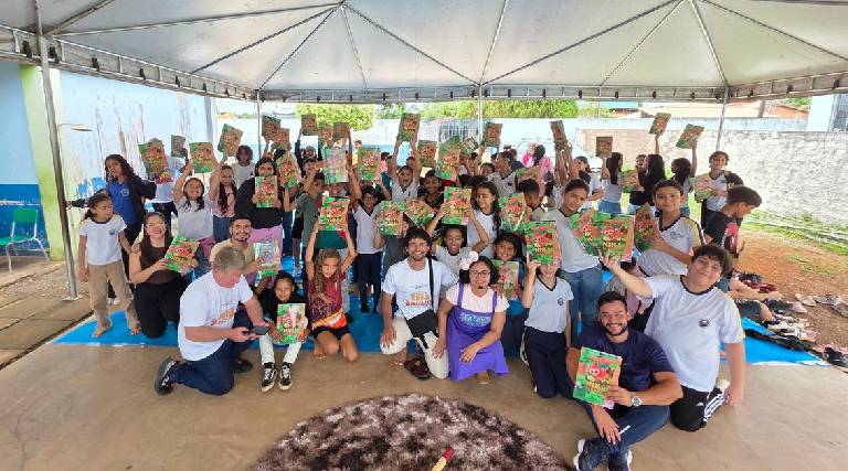 Lançamento reúne versões de Nina Macaca em Porto Velho