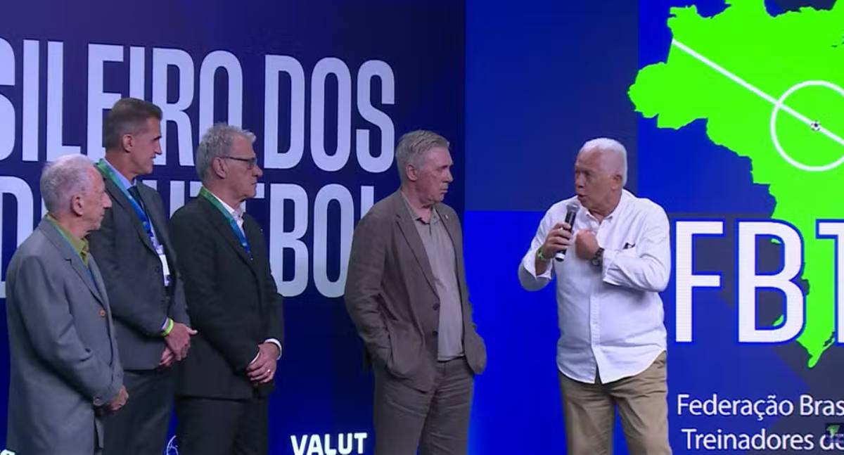 Leão e Oswaldo de Oliveira criticam estrangeiros na frente de Ancelotti