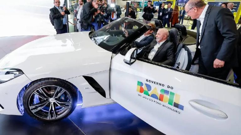 Lula celebra retirada de tarifas pelos EUA