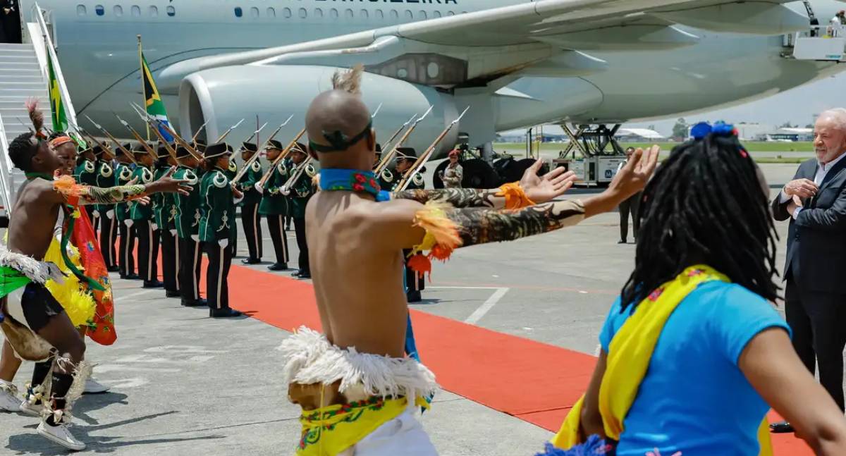 Lula desembarca na África do Sul para Cúpula do G20 com foco em minerais críticos