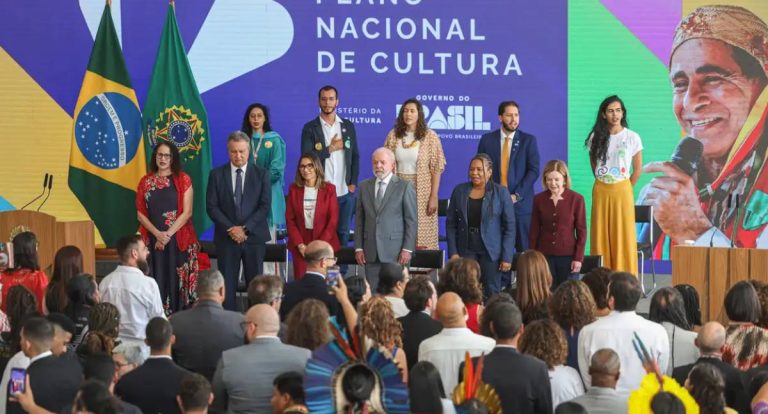 Lula envia ao Congresso novo Plano Nacional de Cultura com foco na base popular
