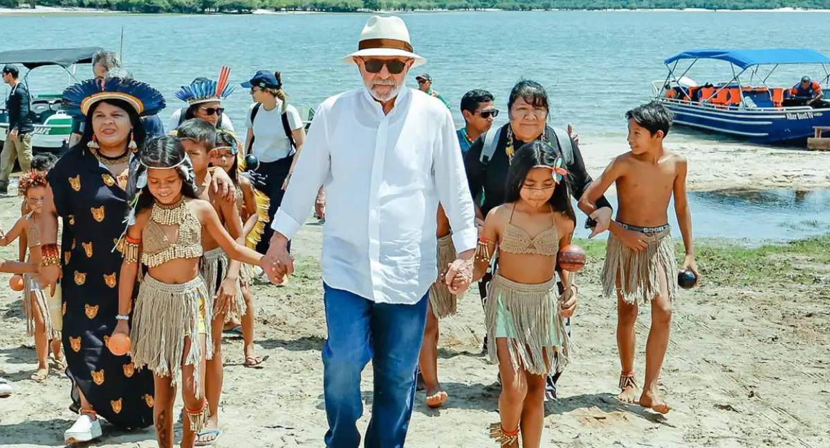 Lula visita aldeia no Pará e promete energia para 4,3 mil famílias