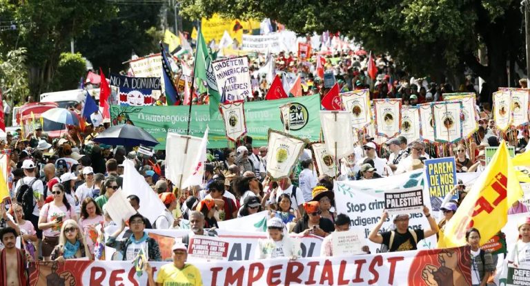 Marcha pelo Clima reúne 70 mil pessoas e transforma Belém em palco da força amazônica 