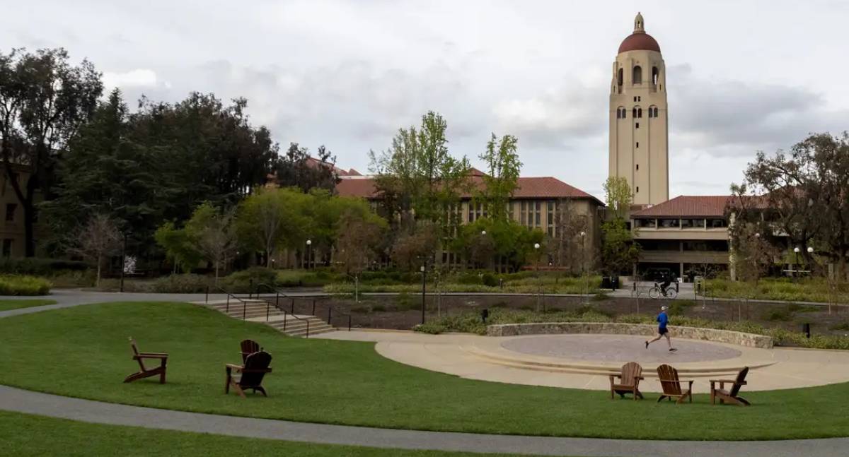 Matrículas de novos estudantes estrangeiros caem 17% em universidades dos EUA