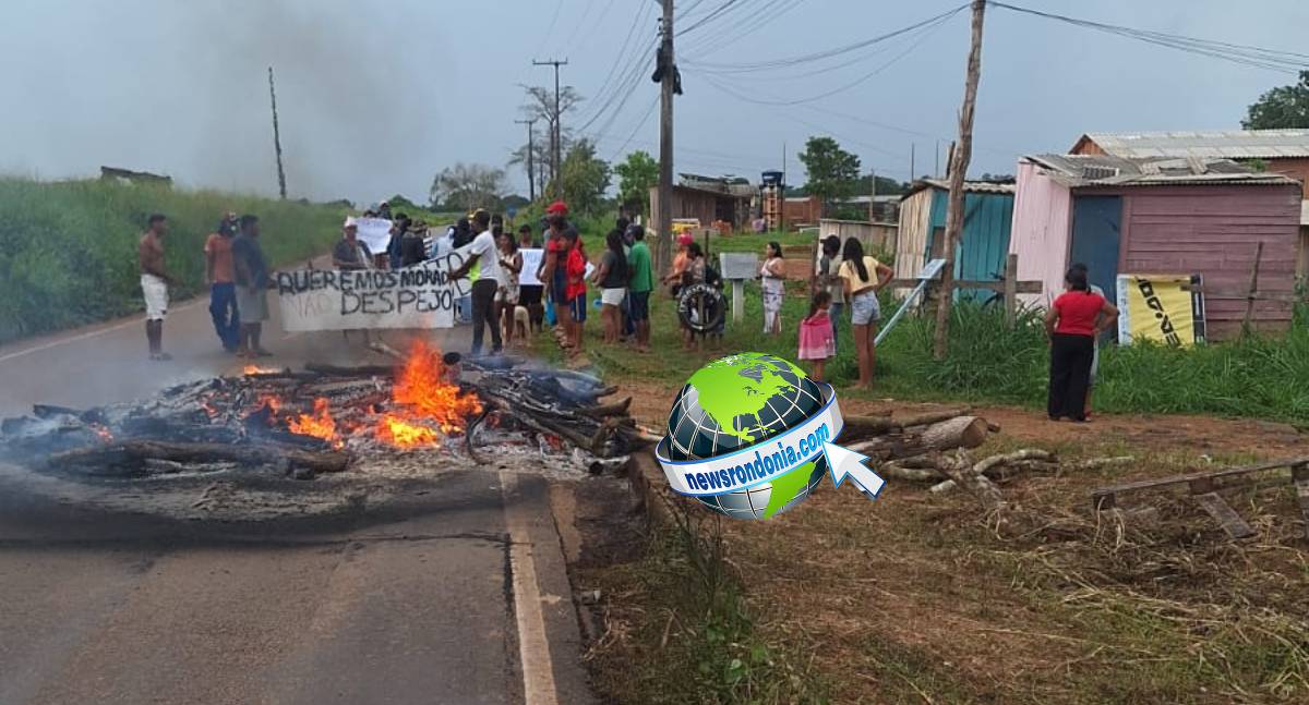 Moradores protestam após corte de energia em área de invasão em Porto Velho