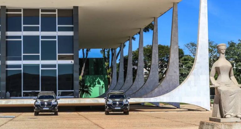 Moraes vota para tornar Eduardo Bolsonaro réu por tentativa de coagir o STF