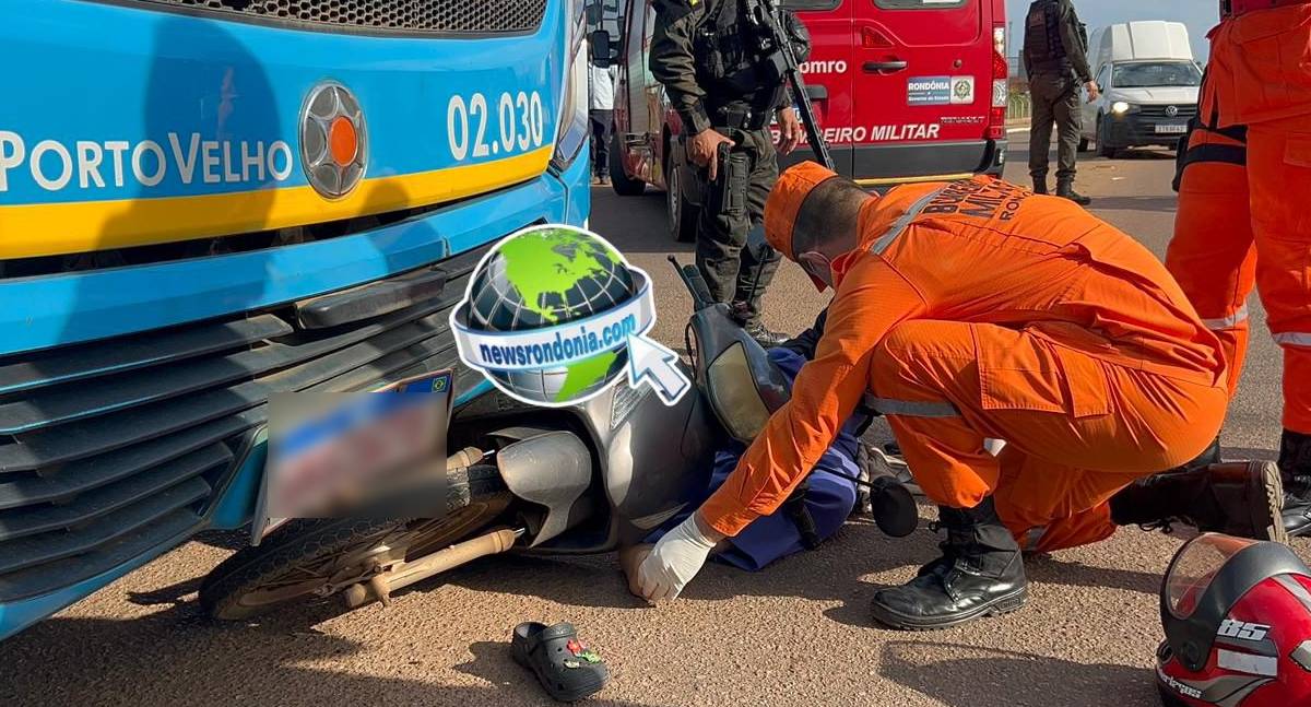 Moto vai parar embaixo de ônibus em acidente na Mamoré