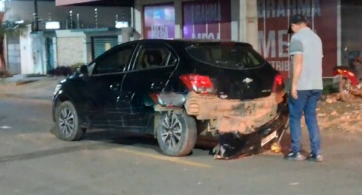 Motociclista fica ferido após colisão com carro na Avenida Brasil em RO