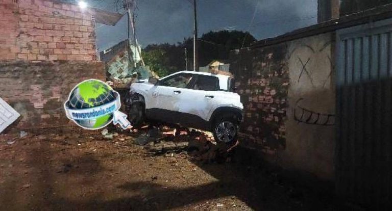 Motorista é preso após destruir muros de duas casas em acidente na zona Leste