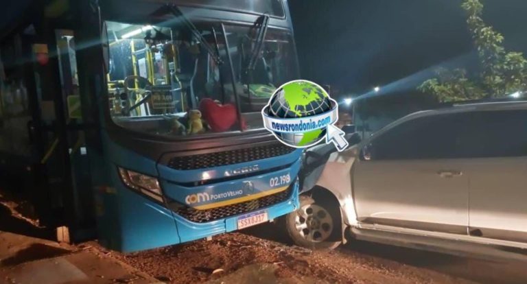 Motorista foge depois de invadir pista contrária e bater de frente com ônibus na zona leste