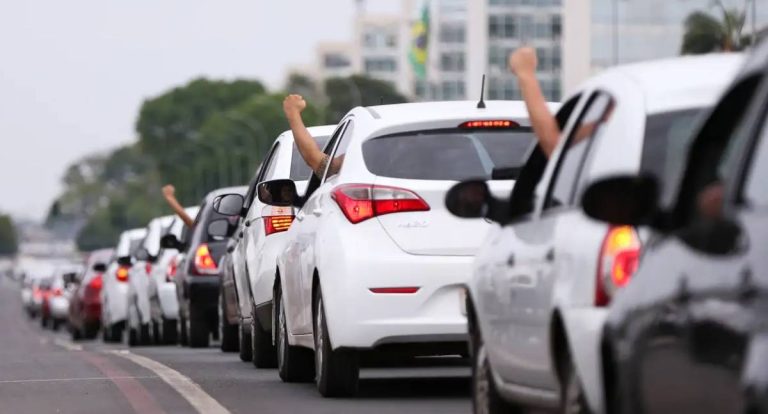 Motoristas de aplicativo foram enganados com discurso empreendedor