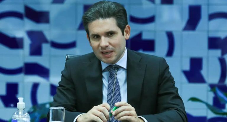 Motta mantém votação do projeto antifacção na Câmara apesar de críticas do governo