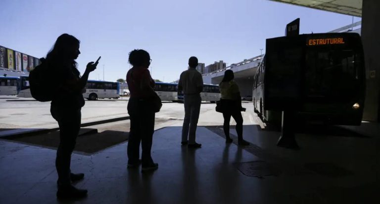 Nove em cada dez mulheres sofreram violência em deslocamentos noturnos